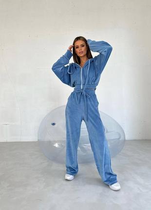 Синій велюровий спортивний костюм