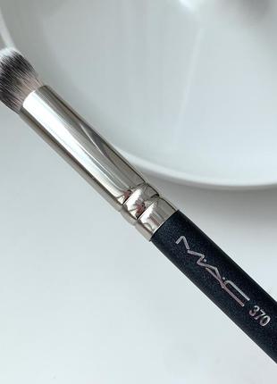 Кисть для консилера mac 370