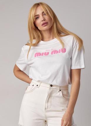 Трикотажна жіноча футболка з написом miu miu.