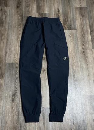 Nike air max мужские спортивные штаны нейлоновые найк с манжетами спортивки черные nylon woven карго летние