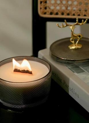 Натуральна соєва свічка ручної роботи з ароматом сандалового дерева