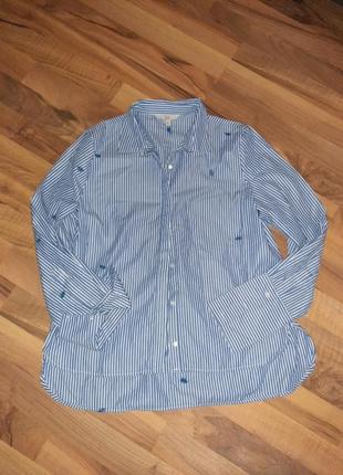 Женская рубашка в синюю полоску с мини вышивкой