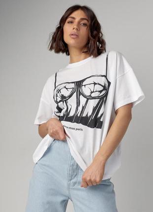 Трикотажна жіноча футболка з принтом у вигляді корсета.