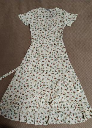 Легкое платье с цветочным принтом и короткими рукавами shein