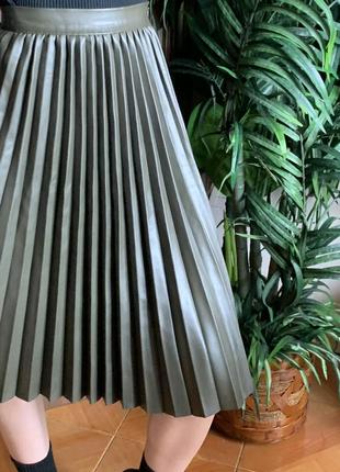 Юбка миди плиссированная цвета хаки