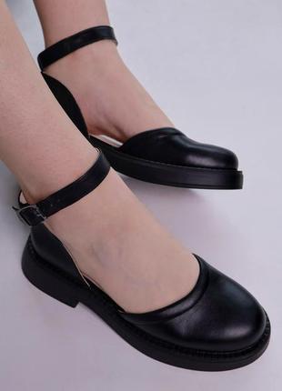 Закриті босоніжки чорного кольору 36/41р