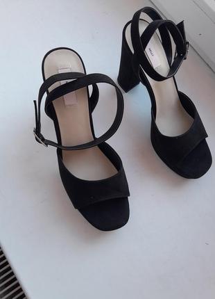 Босоножки 40р