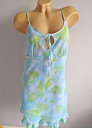 Ніжна напівпрозора сорочка.