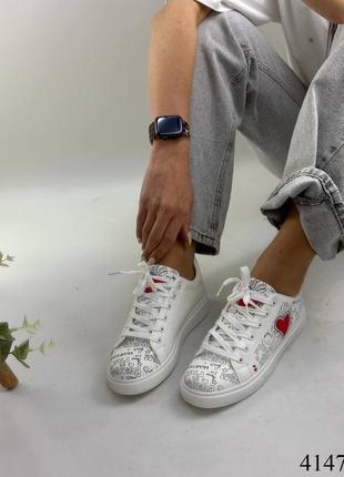 Кеди з сердечком