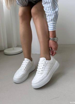 Кросівки жіночі білі, еко-шкіра