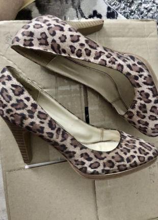 Леопардовые 🐅 туфли 🥿 на устойчивом каблуке 39 размер