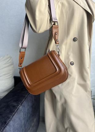 Жіноча сумка з еко-шкіри руда (карамельна, коричнева) обʼємна, містка в стилі zara