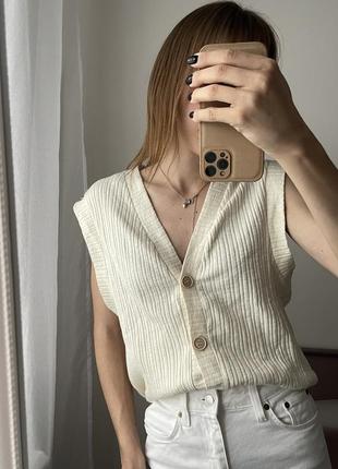 Бежева жилетка безрукавка pull and bear 2