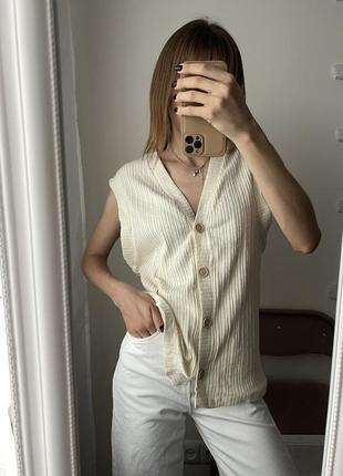 Бежева жилетка безрукавка pull and bear 3