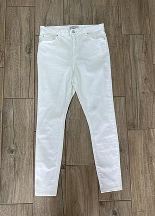 Джинсы белые