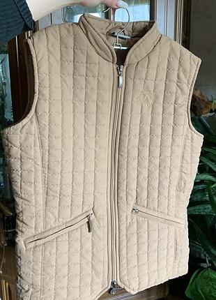 Жилетка пісочного кольору