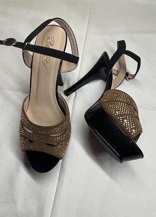 Босоножки для вечеринки и выпускного – почти новые!