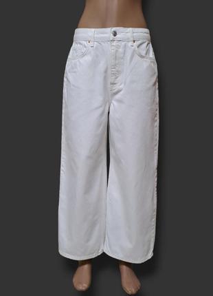 Белые джинсы брюки