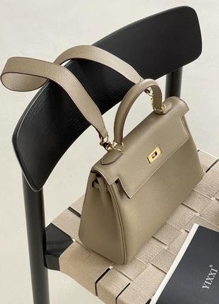 Женская кожаная бежевая сумка3 фото