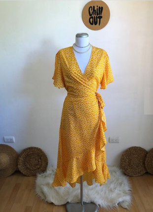 Яскраве літнє плаття із заходом, жовте стильне романтичне