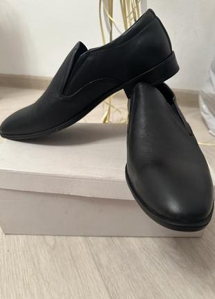 Нові чоловічі туфлі
