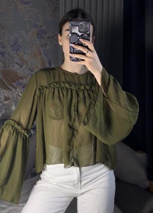 Блуза с объемными рукавами оливкового цвета