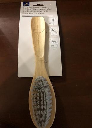 Щетка для одежды 2 в 1 с интегрированной ложкой для обуви