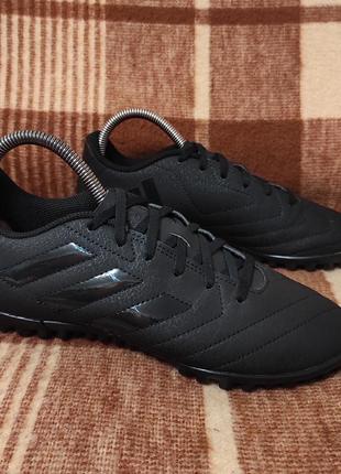Оригінальне футбольне взуття сороканожки adidas