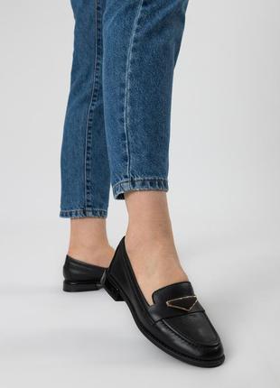 Туфли-лоферы женские черные 2463т