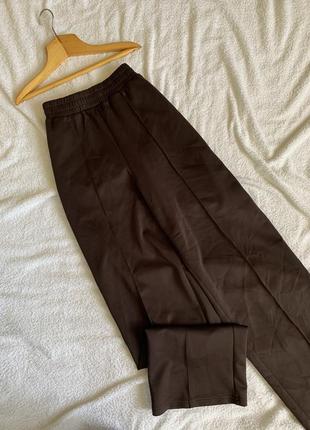 Базові штани брюки шоколадного кольору з стібками