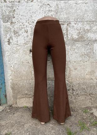 Коричневі базові брюки штани лосини кльош у рубчик розмір хс-с h&m