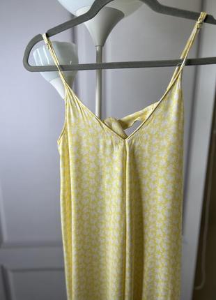 Платье длинная ткань в виде шелка, сарафан желтый