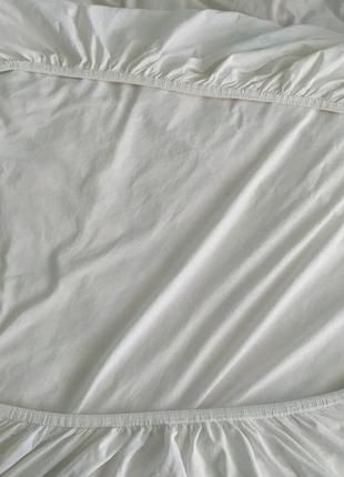 Трикотажная простынь 200 на 100 на резинке.