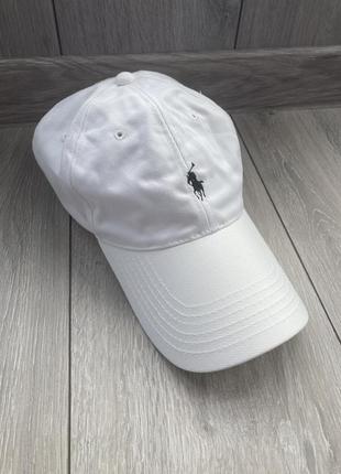 Біла кепка