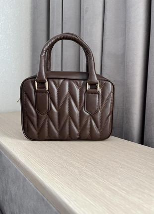 Элегантная коричневая женская сумка