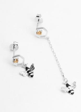 Серебряные серьги асимметрия покрытые родием со вставкой фианит/эмаль