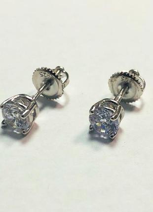 Серебряные серьги пусеты с фианитами классические