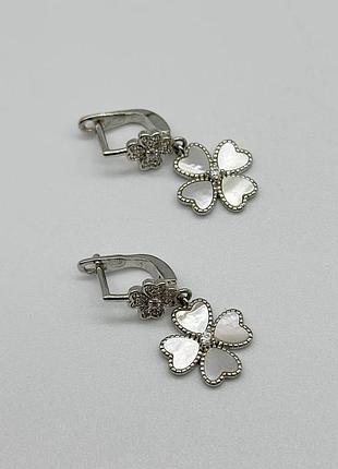 Срібні сережки в стилі "van cleef та arpels" зі вставкою фіаніт/перламутр