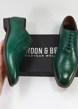 Зелені чоловічі туфлі