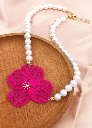 Белый чокер с жемчужинами, колье из жемчужин, бусы жемчуга, короткое белое ожерелье, чокер с розовым цветком, ожерелье с цветком