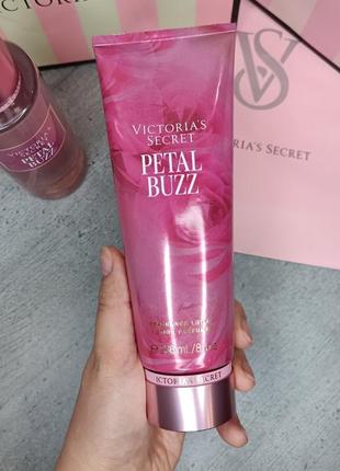 Ароматный лосьон для тела лимитированной серии fuchsia fantasy «petal buzz». victoria’s secret. оригинал 🇺🇸