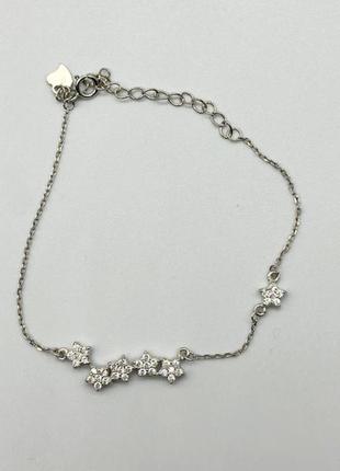 Серебряный браслет с фианитами звездочки, размер 15,5 см x 0,1 см, вес: 2.4 г