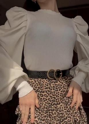 Топ с объемными рукавами, трендовая юбка леопард