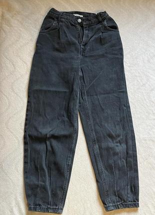 Очень красивые черные джинсы на высокой посадке, сужаются в конце, 32 размер