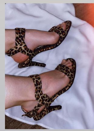 Леопардовые босоножки на каблуке женские 37-38 размер