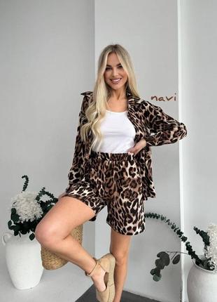 Легкий яскравий леопардовий костюм двійка принтований жіночий комплект сорочка і шорти софт
