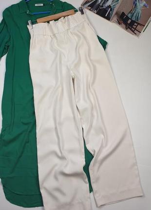 Белые прямые брюки monki
