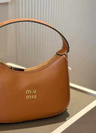 Шкіряна сумочка miu miu