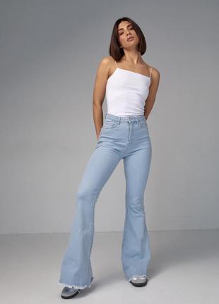 Жіночі джинси-кльош з високою посадкою