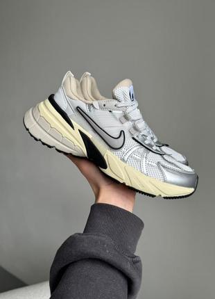 Женские кроссовки nike v2k runtek white/beige/silver